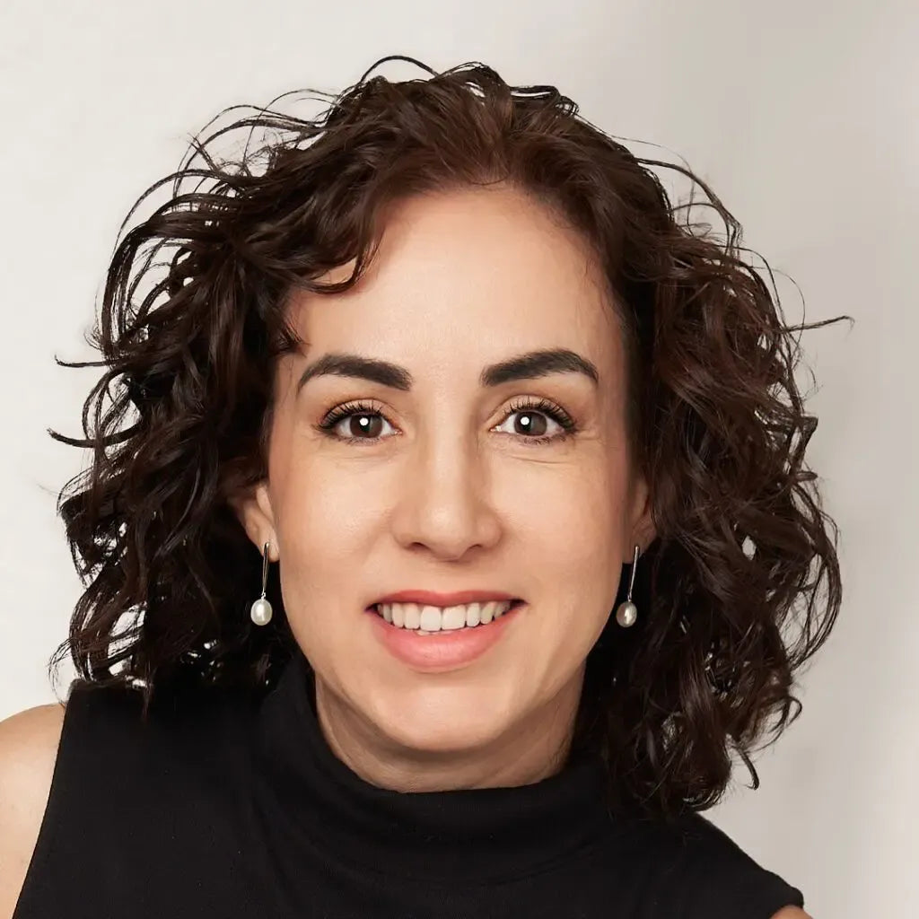<em>Debora</em><strong> </strong><em>M.</em>